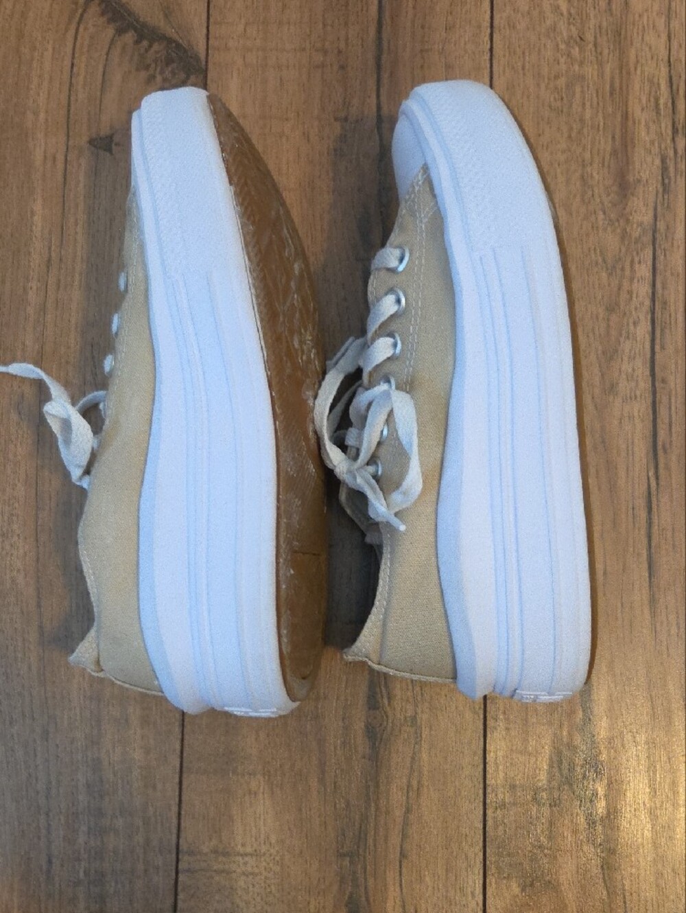 Converse Women's Low-Top Platform Sneakers in Beige and White - Picture 5 of 6